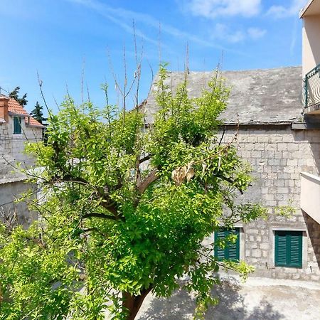 Apartments And Rooms Stone House สปลิท ภายนอก รูปภาพ