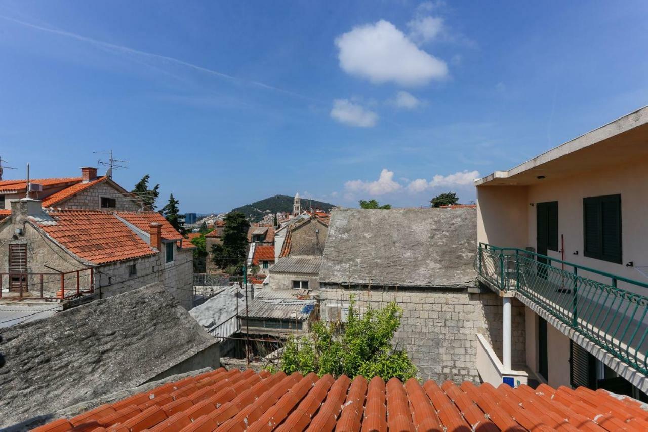 Apartments And Rooms Stone House สปลิท ภายนอก รูปภาพ