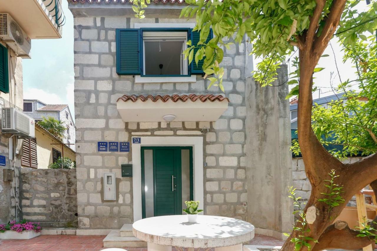 Apartments And Rooms Stone House สปลิท ภายนอก รูปภาพ